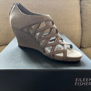 Eileen Fisher Vero Cuoio Strappy Zip Back Sandals - size 6.5 - never worn